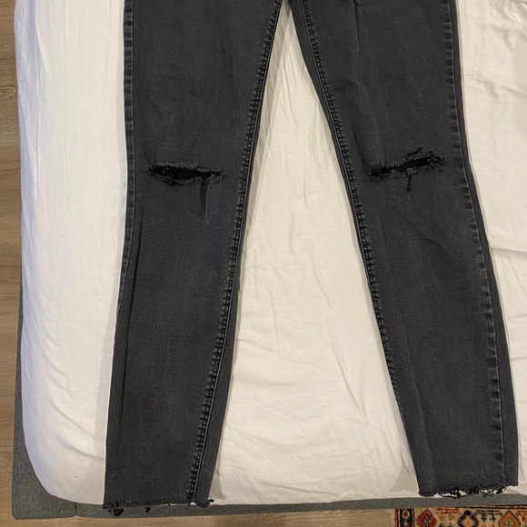 Women’s Zara Jeans - Picture 2 of 2